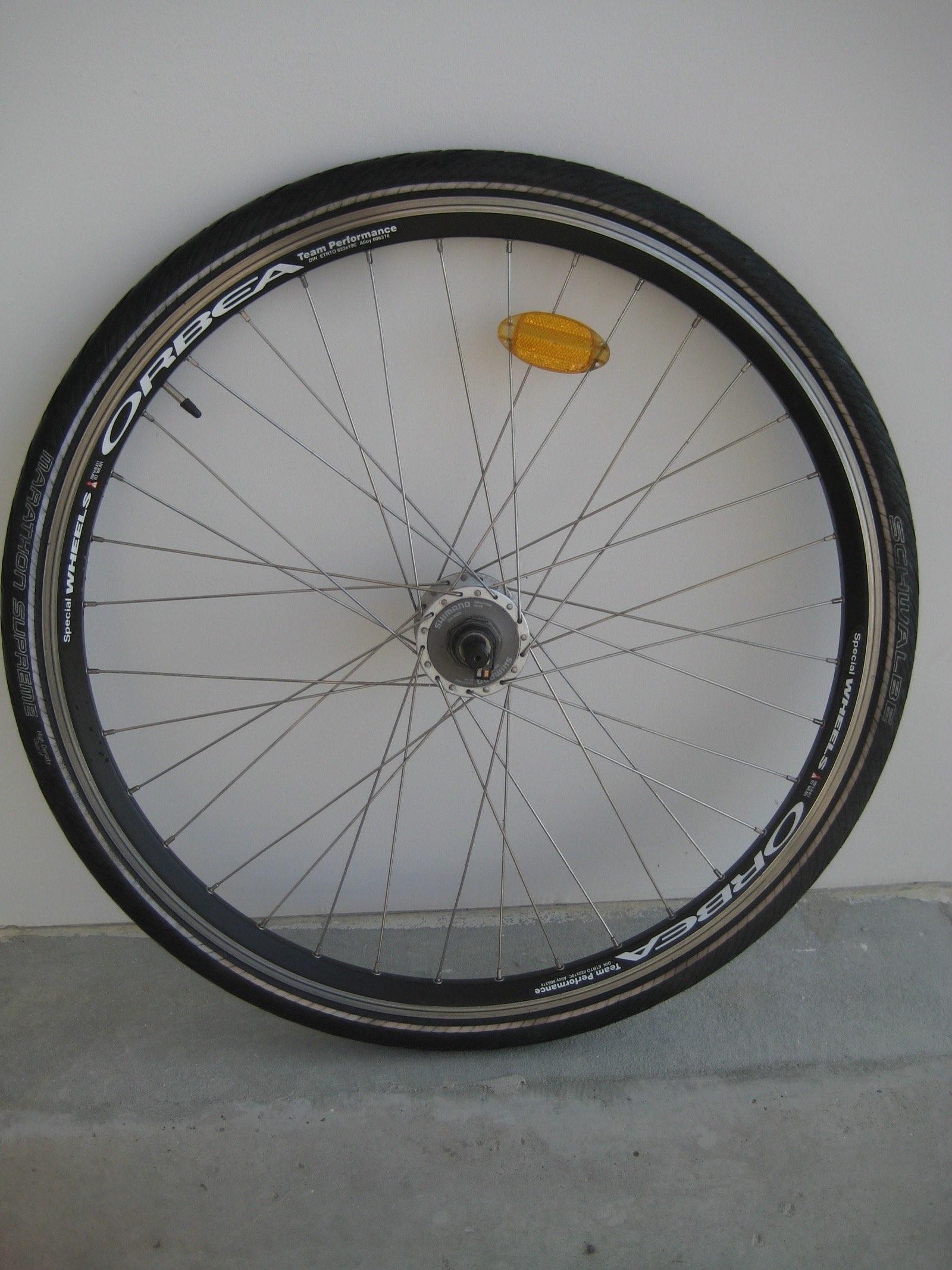 Fietswiel met dynamonaaf