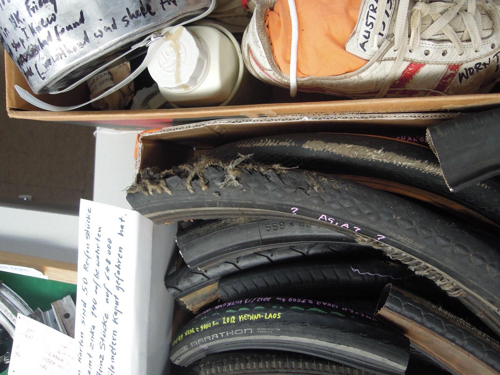 Versleten fietsband in close-up
