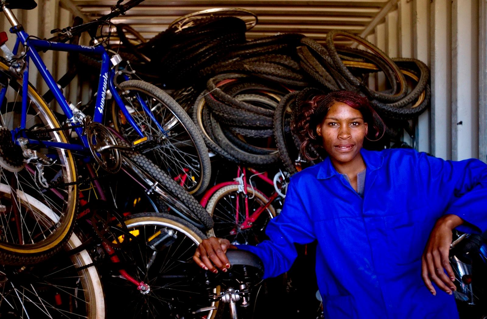 Fiets op een onderhoudsstandaard tijdens een servicebeurt