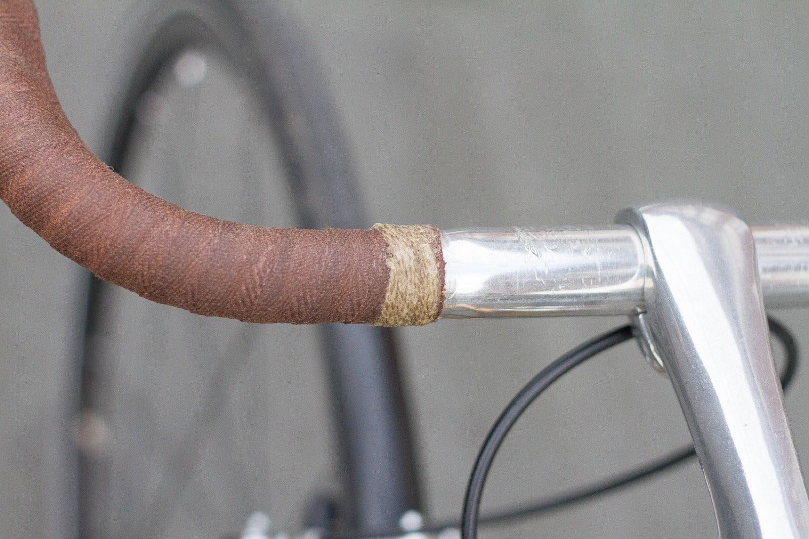 Stuur van een racefiets met stuurlint