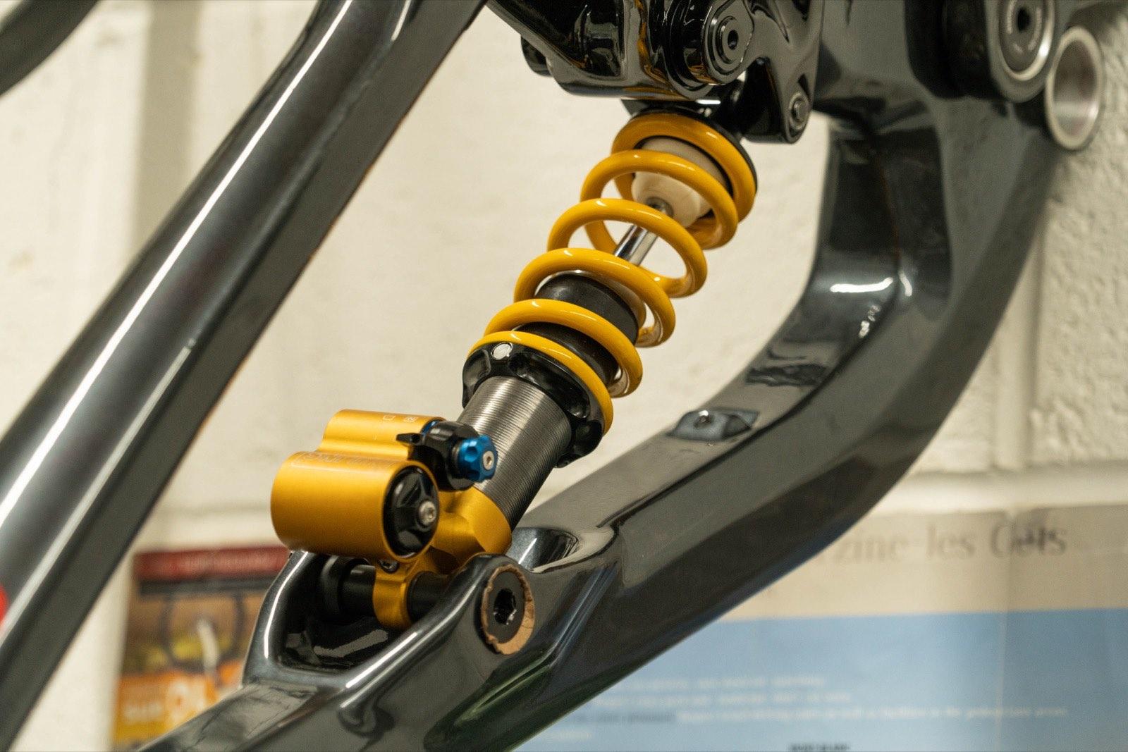 Achtervering van een fully mountainbike